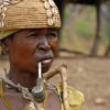 viaggi-in-togo-transafrica-donna-pipa