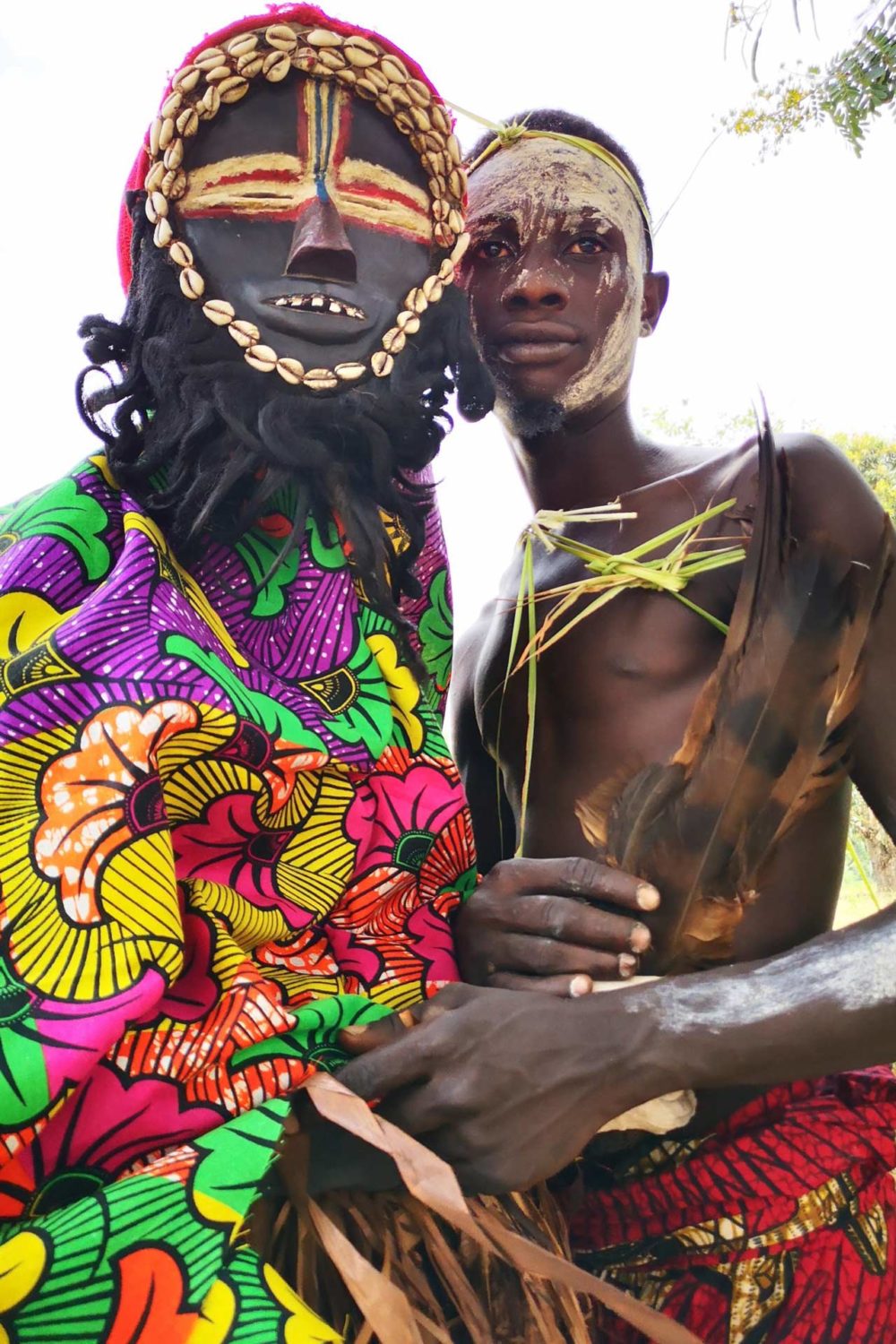 transafrica-articolo-guinea-conakry-liberia-sierra-leone-foreste-maschere-oceano-uomo-costume